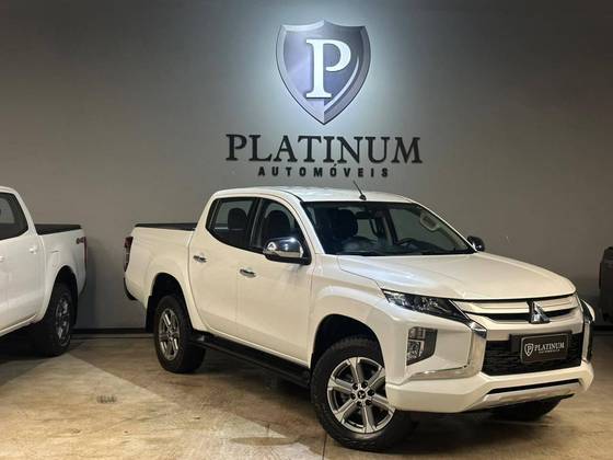 MITSUBISHI L200 TRITON 2.4 16V TURBO DIESEL SPORT HPE-S CD 4P 4X4 AUTOMÁTICO MITSUBISHI L200 TRITON 2.4 16V TURBO DIESEL SPORT HPE-S CD 4P 4X4 AUTOMÁTICO
